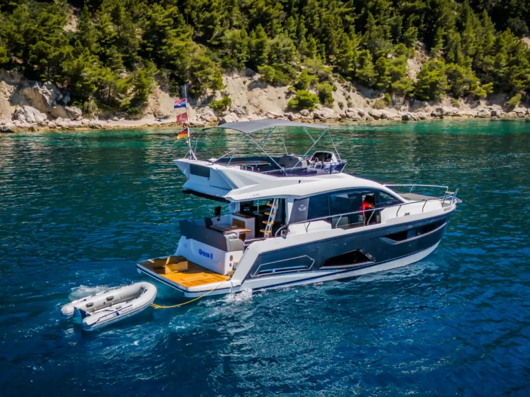 Yachcharter in Kaštela: Sealine F430 Grace II